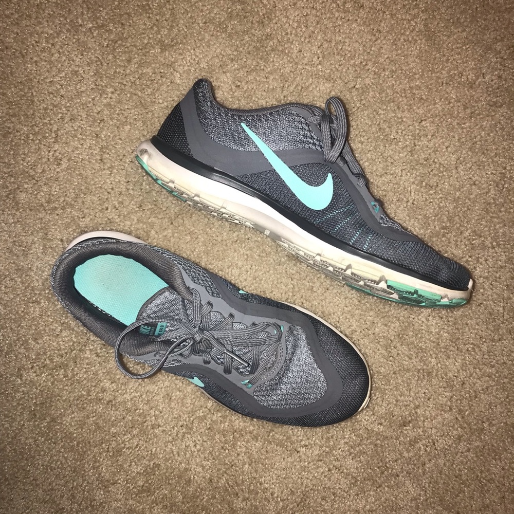 Nike Tennis Shoes